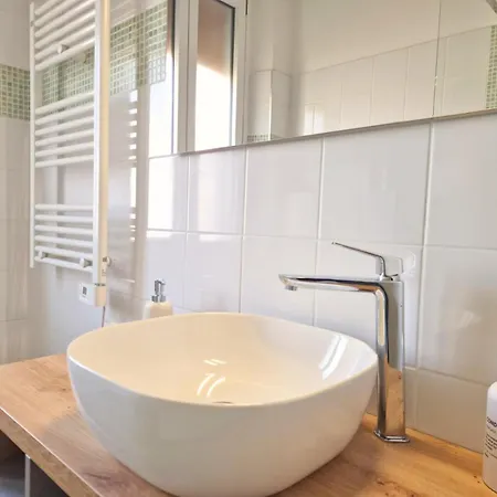 A Casa Di Leda - Wi-fi Gratuito & Parcheggio - 800 M Dal Mare 3*