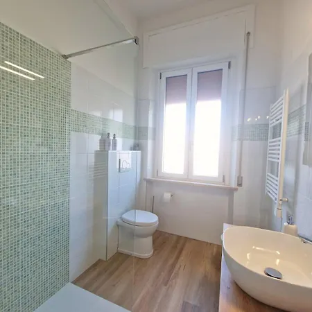 A Casa Di Leda - Wi-fi Gratuito & Parcheggio - 800 M Dal Mare Vendégház