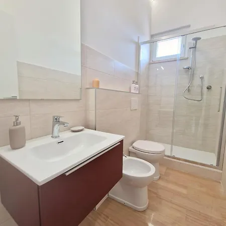 A Casa Di Leda - Wi-fi Gratuito & Parcheggio - 800 M Dal Mare Civitanova Marche