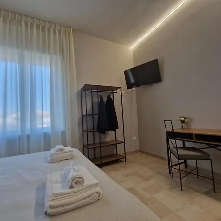 A Casa Di Leda - *
