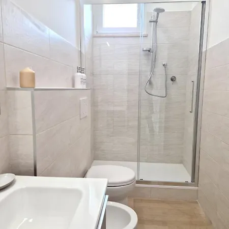 A Casa Di Leda - *