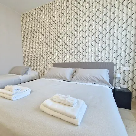 Affittacamere A Casa Di Leda - Wi-fi Gratuito&parcheggio - 800 M Dal Mare 3*