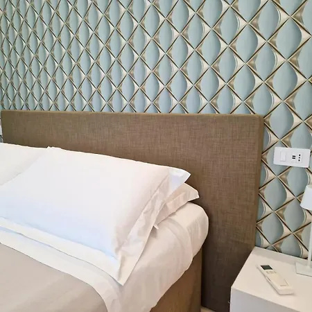 A Casa Di Leda - Wi-fi Gratuito&parcheggio - 800 M Dal Mare Affittacamere