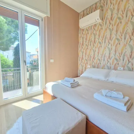 Affittacamere A Casa Di Leda - Wi-fi Gratuito&parcheggio - 800 M Dal Mare