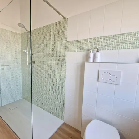 A Casa Di Leda - Wi-fi Gratuito&parcheggio - 800 M Dal Mare 3*