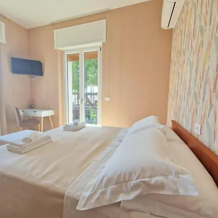 Pensionat A Casa Di Leda - Wi-fi Gratuito & Parcheggio - 800 M Dal Mare 3*